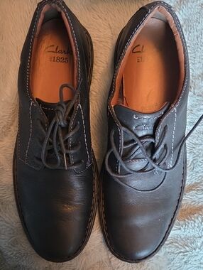 Clarks Men’s Dark Black Leather Lace-Up Oxfords